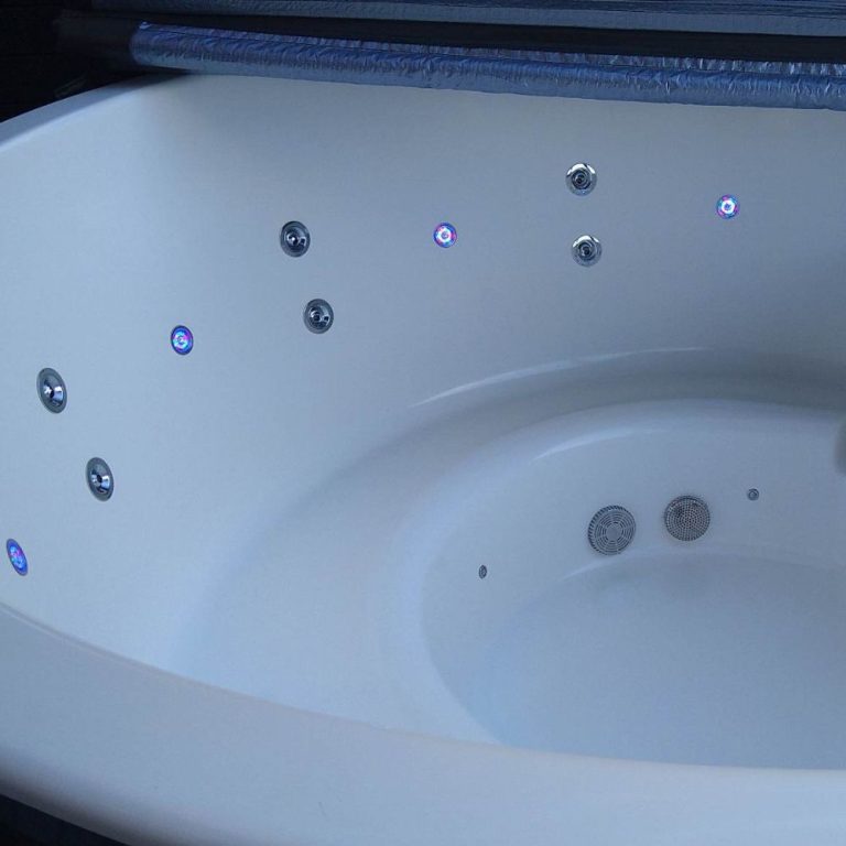 XL Hot Tub 8 Person PREMIUM PACKAGE Baltic Hot Tubs