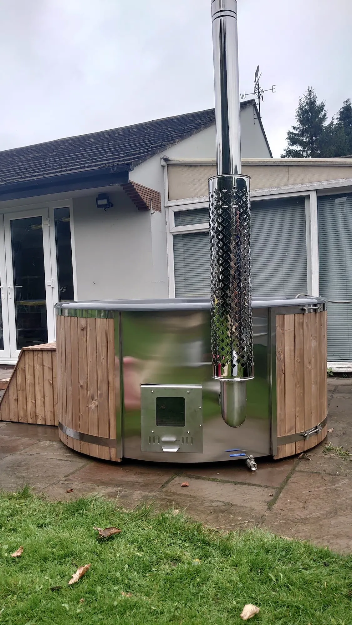 4-5 Person Hot Tub | Deluxe Package | Integrated Wood Burner - Image 4